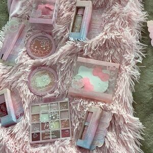 Wet n Wild Hello Kitty 50 Anniversary 9 Products Eye Palette Lip Oil Blender